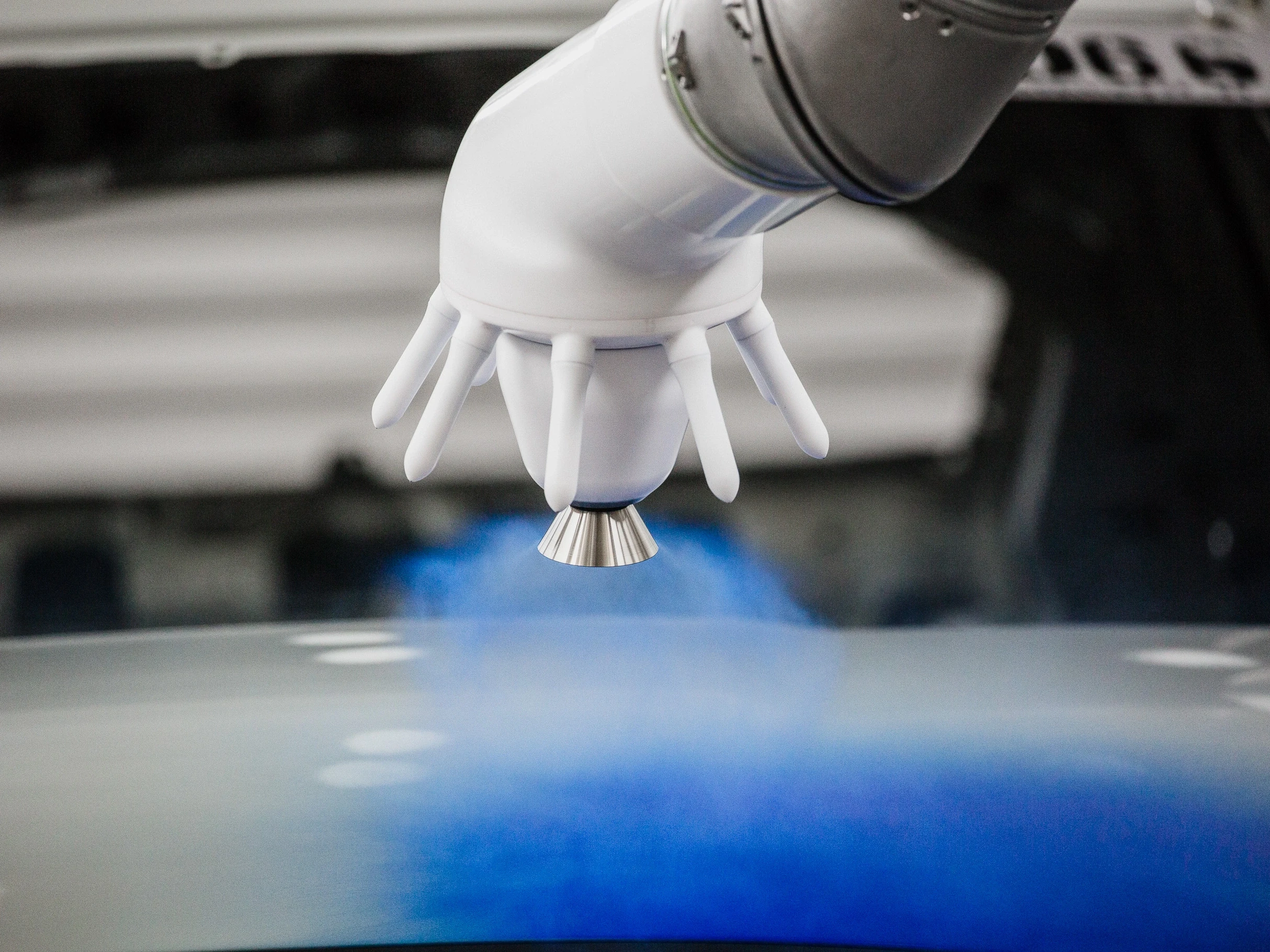 EcoBell3 E applying blue paint
