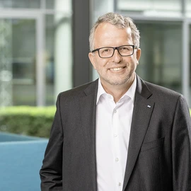 Dr. Lars Friedrich Dr. Lars Friedrich