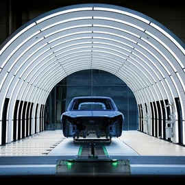 EcoReflect EcoReflect firmy Dürr to innowacyjny tunel świetlny służący do kontroli jakości powierzchni.